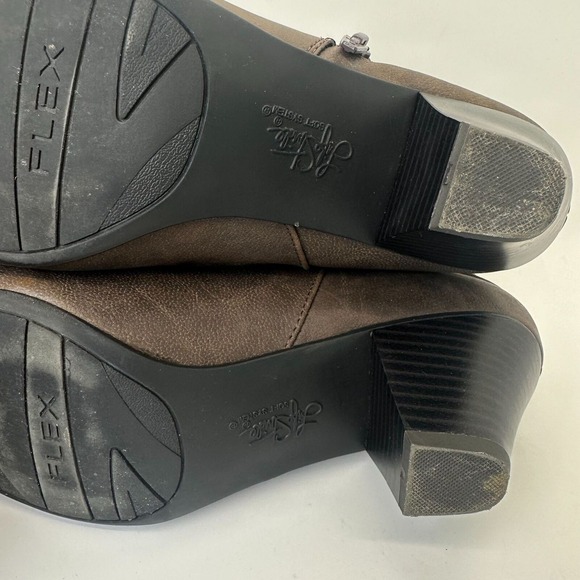 Lifestrides Brown Low-Heel Faux‎ Leather Ankle Boots W/ Zippers & Gold Accents - Picture 4 of 12